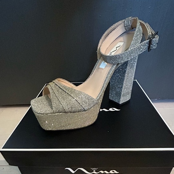 Platform Sparkle Metallic heel by Nina shoes. - Picture 3 of 5